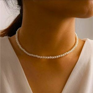 Classic pearl necklace, in a variety of pearl dimensions.